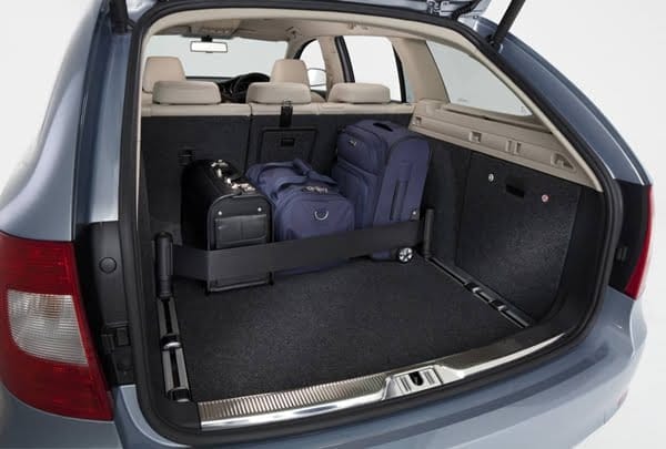 Škoda Superb Estate Elegance luggage barrier