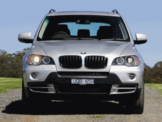 2011 BMW X5 xDrive 30d 8 speed auto front view