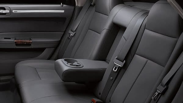 Chrysler 300C 57L V8 Hemi rear seats