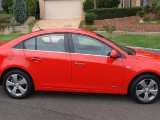 Holden Cruze CDX external side