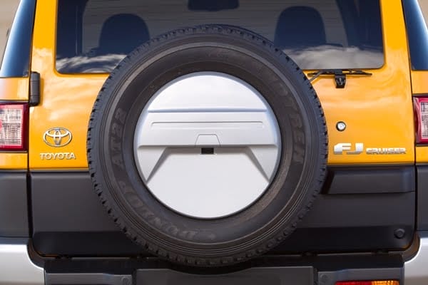2011-FJ-Cruiser-rear-spare-wheel