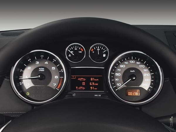 Peugeot RCZ front dash