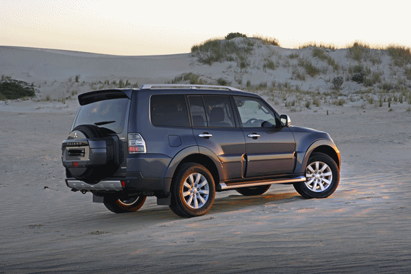 2011 Mitsubishi Pajero Exceed 3.2 DiD Ext side