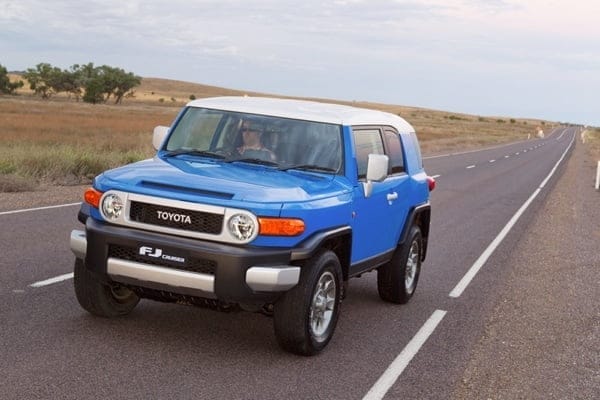 2011 FJ Cruiser on road