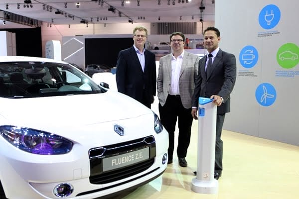 L-R: Ben Waters, Director of ecomagination GE Australia & New Zealand; Evan Thornley, CEO of Better Place Australia; Justin Hocevar, Managing Director of Renault Australia.