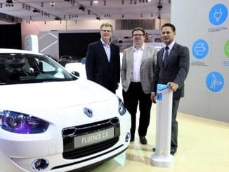 L-R: Ben Waters, Director of ecomagination GE Australia & New Zealand; Evan Thornley, CEO of Better Place Australia; Justin Hocevar, Managing Director of Renault Australia.