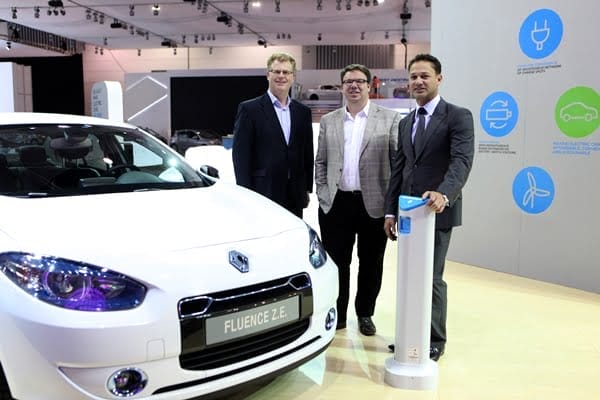 GE, Better Place and Renault Fluence AIMS 2011 L-R: Ben Waters, Director of ecomagination GE Australia & New Zealand; Evan Thornley, CEO of Better Place Australia; Justin Hocevar, Managing Director of Renault Australia.