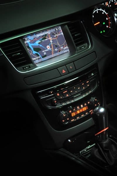 Peugeot 508 Allure HDi photo 8 nav controls