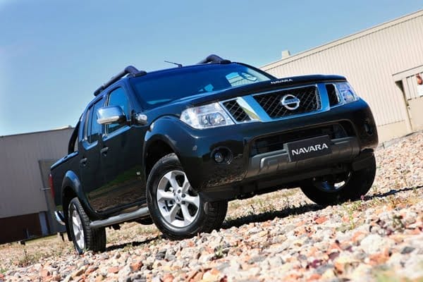 Nissan Navara ST-X 550 Photo3 full view rh side 600