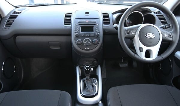 2012 Kia Soul 2L Review dash