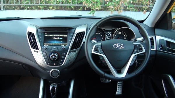 Hyundai Veloster dash