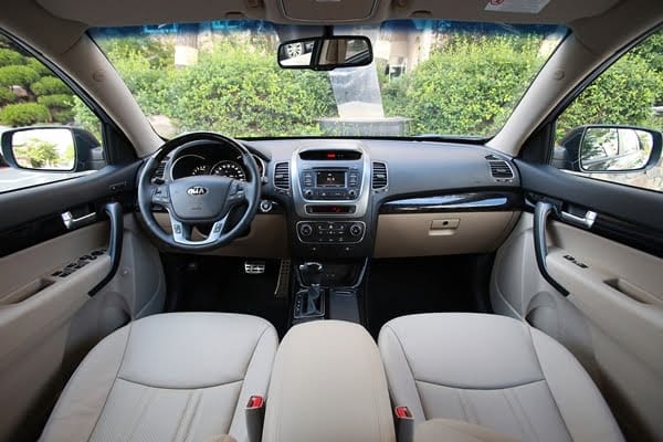 2012 new Kia Sorento 2.2L CRDi front seats