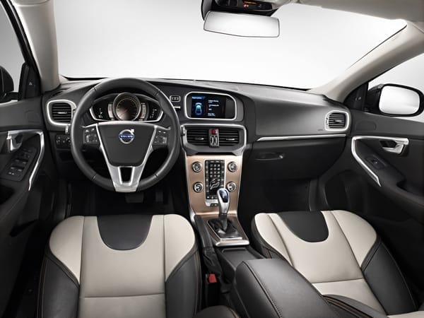 V40 Cross Country interior