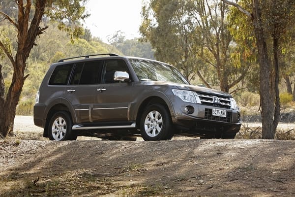 Mitsubishi-Pajero-Exceed-3.2l-DiD-ext.jpg