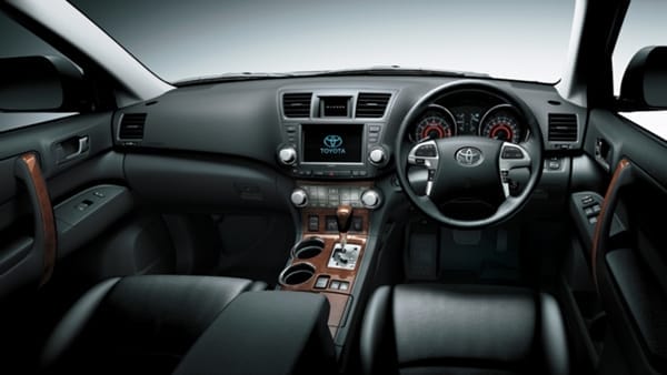 Toyota Kluger Grande Dash