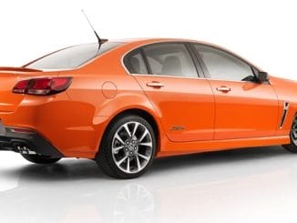 2013 Holden VF Commodore SSV sedan exterior rear ¾ - Fantale