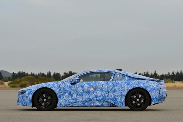 BMW i8 side