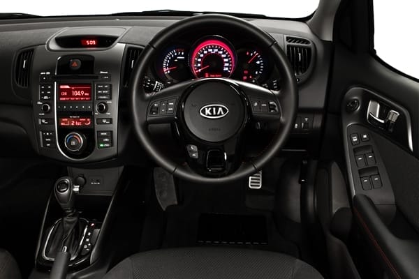 Kia Cerato Hatch MY2013 dash 1