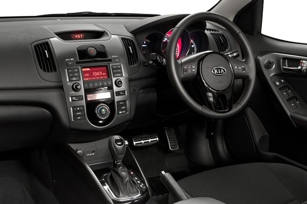 Kia Cerato Hatch MY2013 dash 1