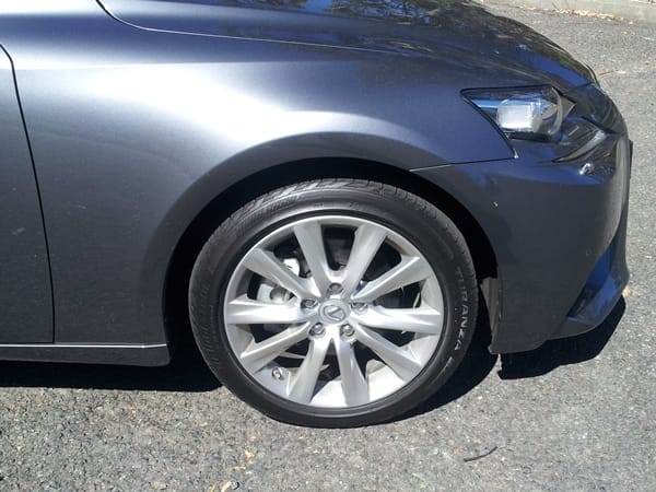 2013 Lexus IS 250 Sport Luxury wheels and tyres