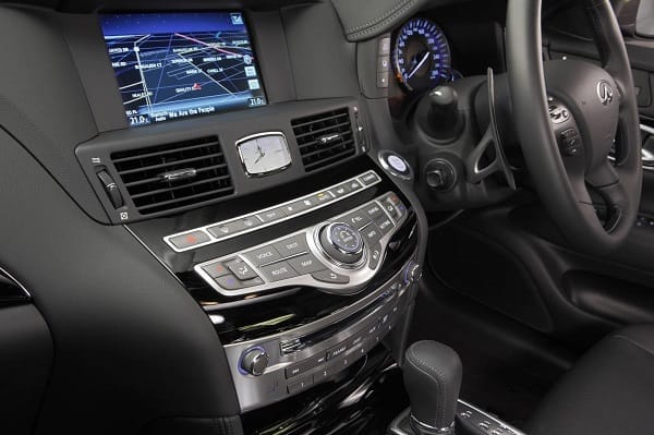 Infiniti M series media dash