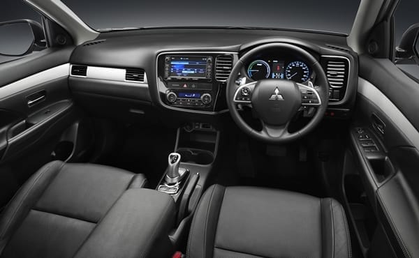 Mitsubishi Outlander PHEV AWD SUV