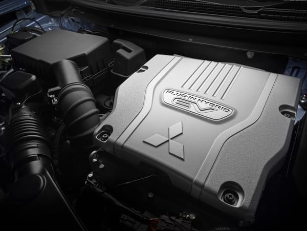 Mitsubishi Outlander PHEV AWD SUV