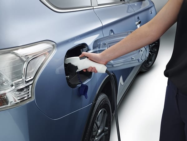 Mitsubishi Outlander PHEV AWD SUV