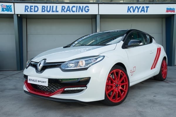 Renault Megane R.S. 275 Trophy-R front qtr