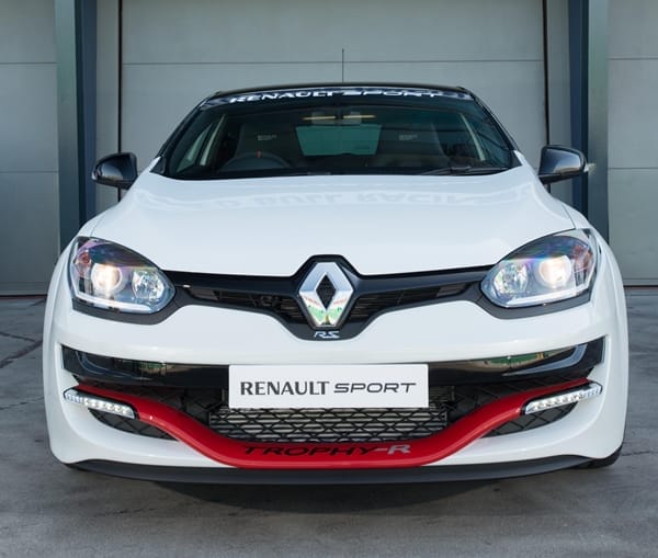 Renault Megane R.S. 275 Trophy-R  front qtr