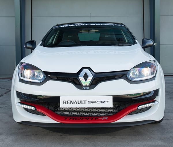 Renault Megane R.S. 275 Trophy-R front qtr