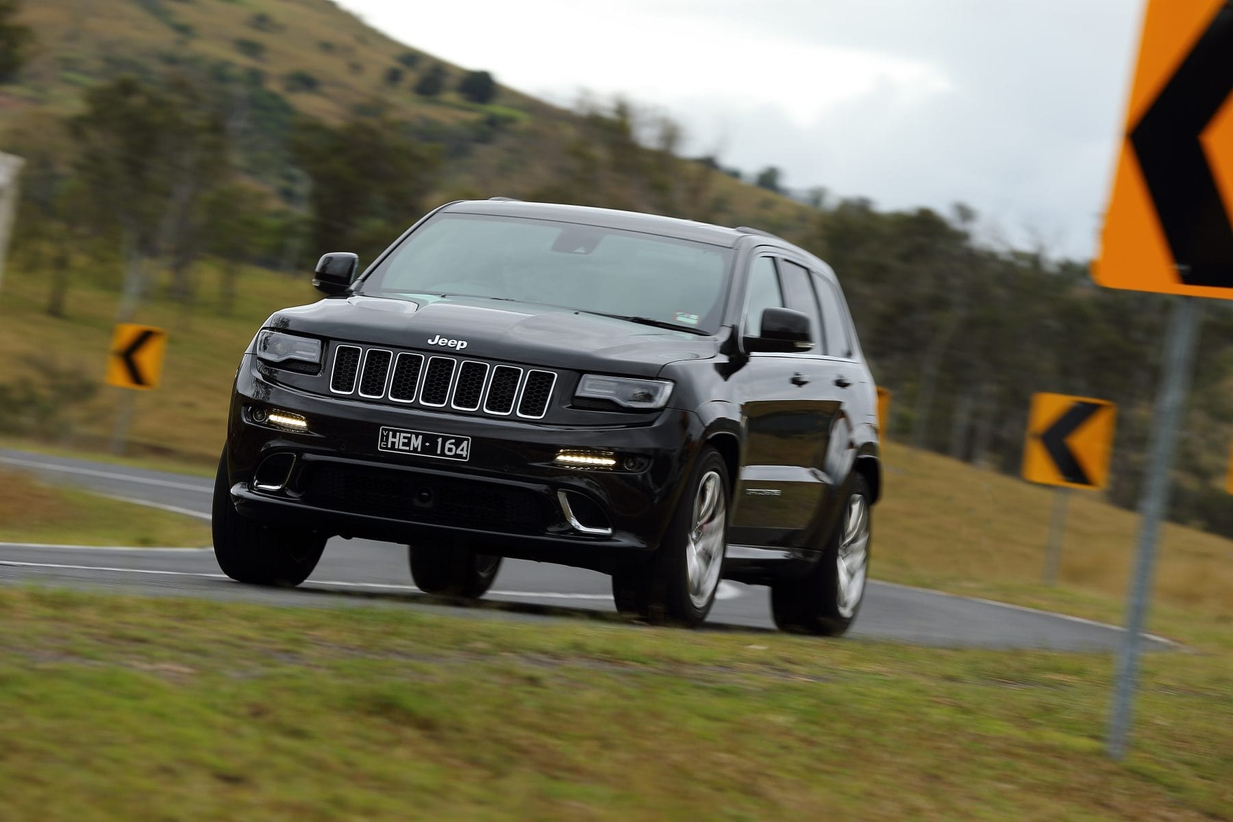 Grand Cherokee SRT DRIVING 1