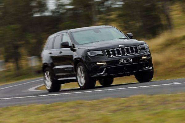 Grand Cherokee SRT DRIVING 2