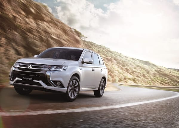 Mitsubishi Outlander PHEV front