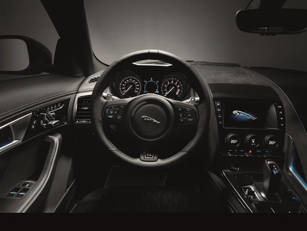 Jaguar F-TYPE SVR