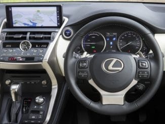 Lexus NX 300h Luxury dash