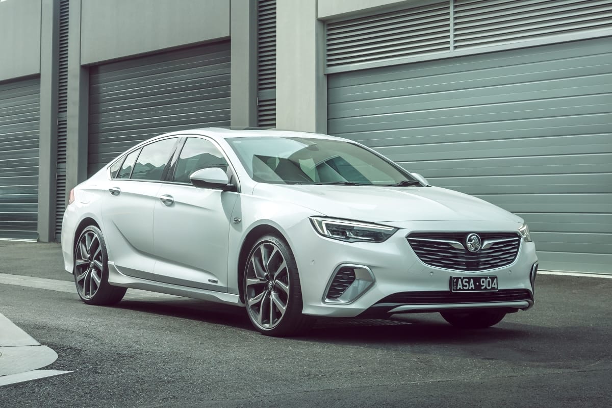 2018 Holden Calais V front