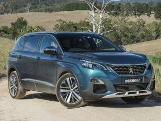 2018 Peugeot 5008 front