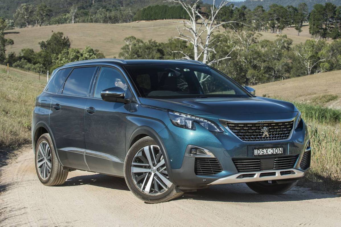 2018 Peugeot 5008 front