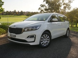 2018 Kia Carnival S front