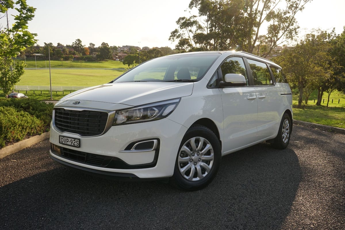 2018 Kia Carnival S front