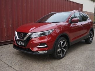 2018 Nissan QASHQAI Ti front