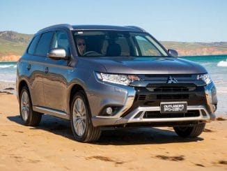 2019 Mitsubishi Outlander PHEV Exceed front