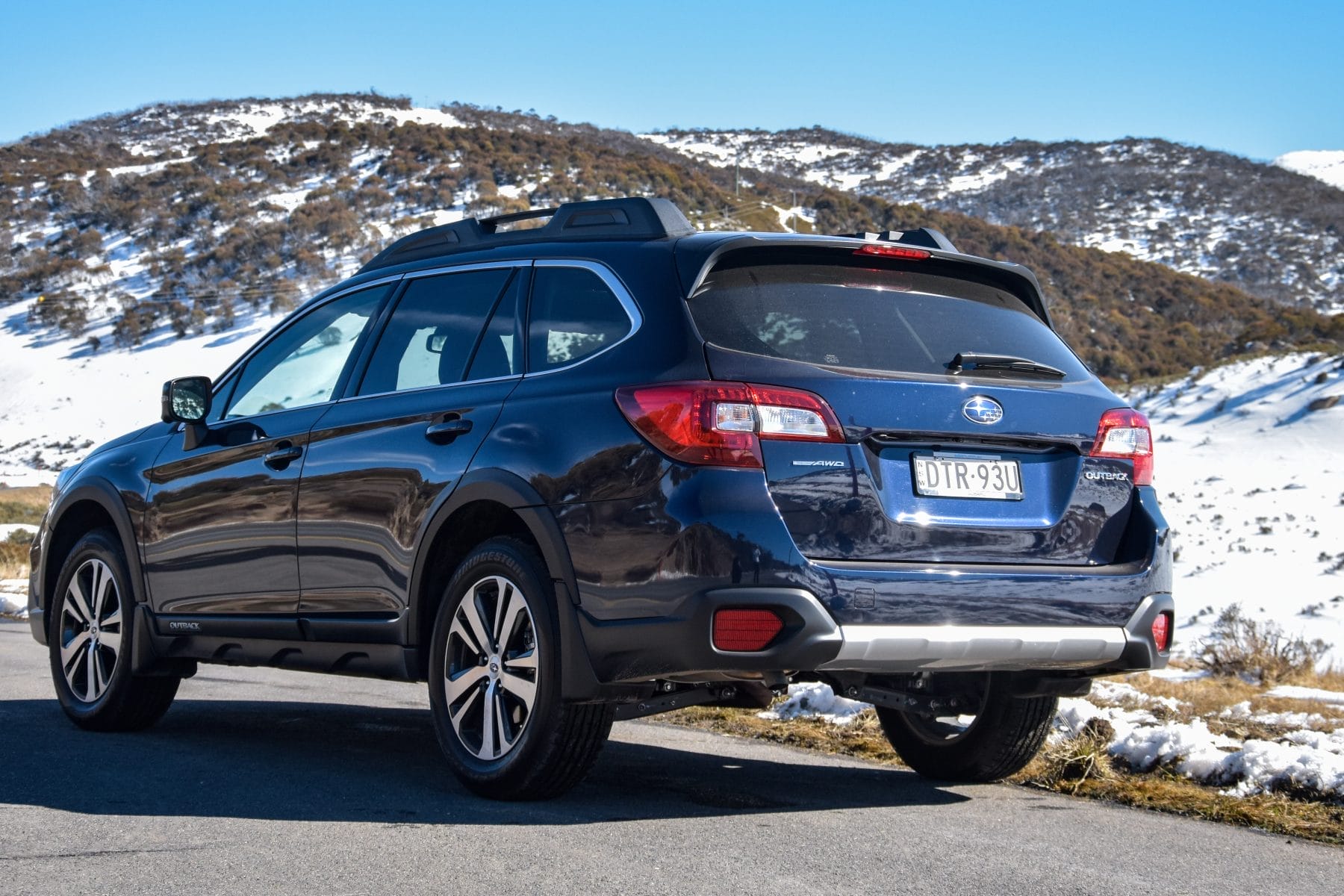 2018 COTY Outback 3.6 R front 34 2