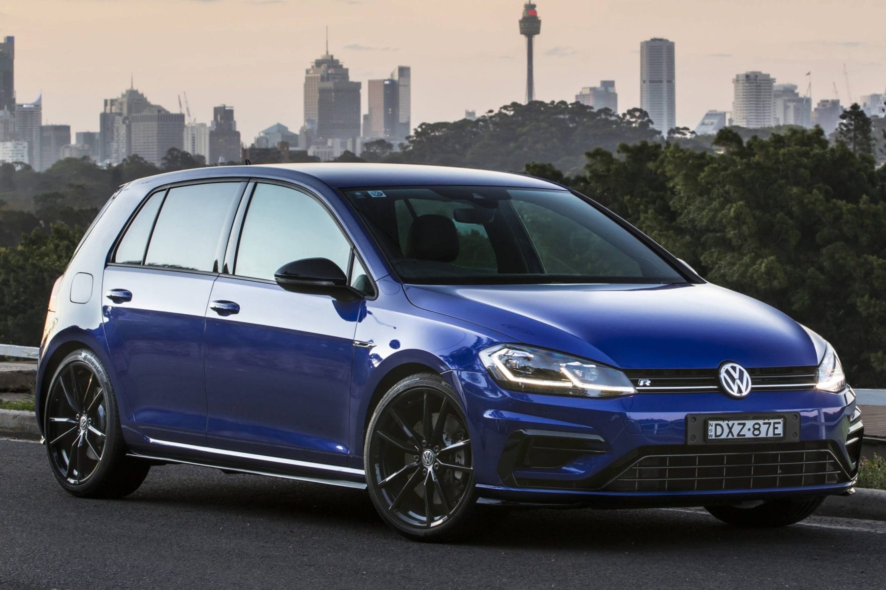 VW GOLF R Special Edition front 34