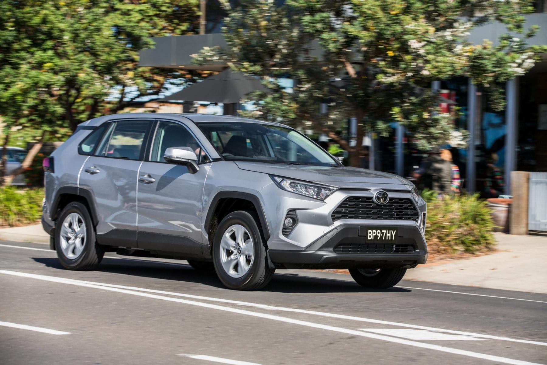 Toyota 2019 RAV4 2WD Hybrid 2