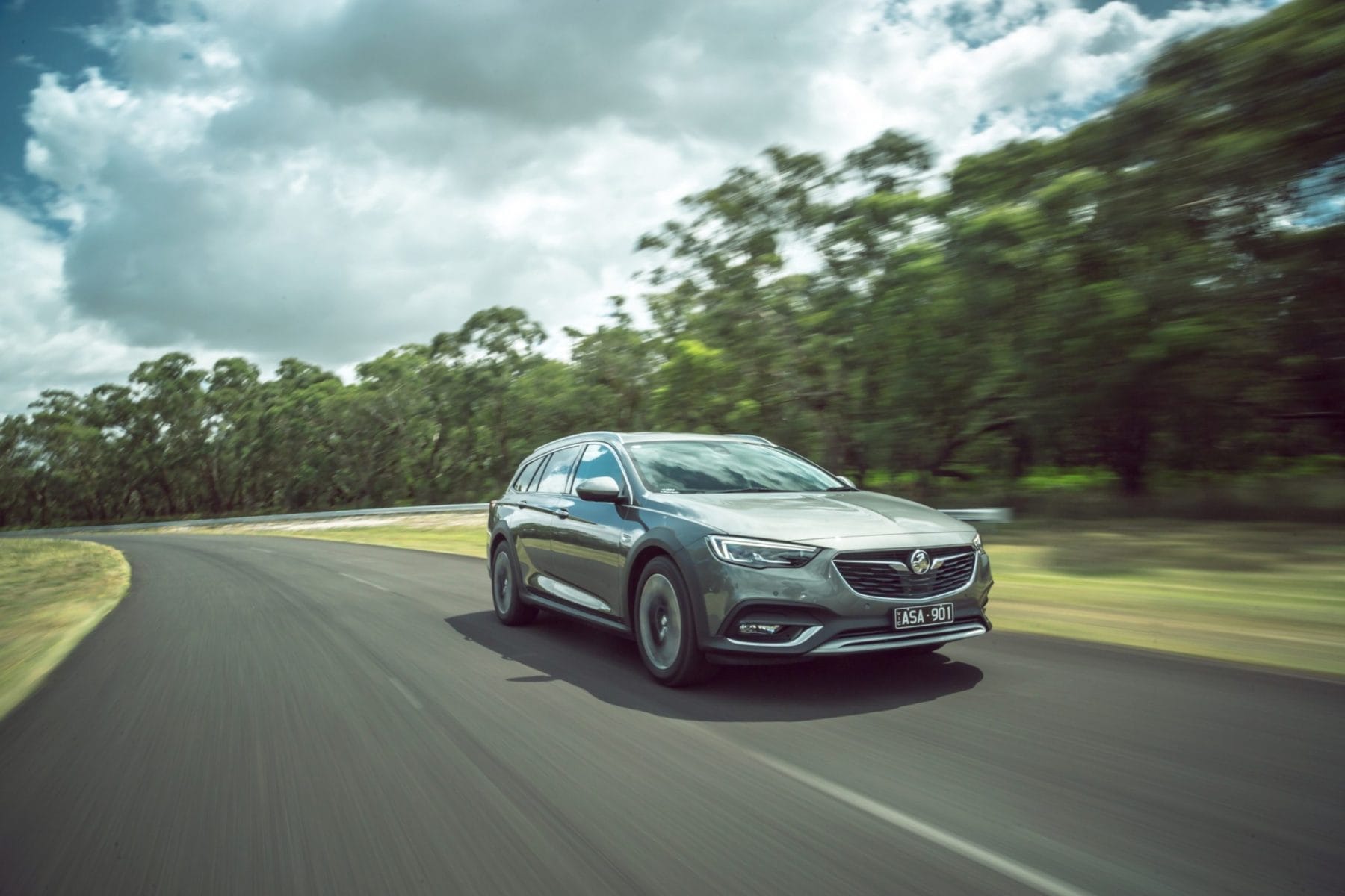 2019 Holden Calais AWD Tourer wagon 8 driving