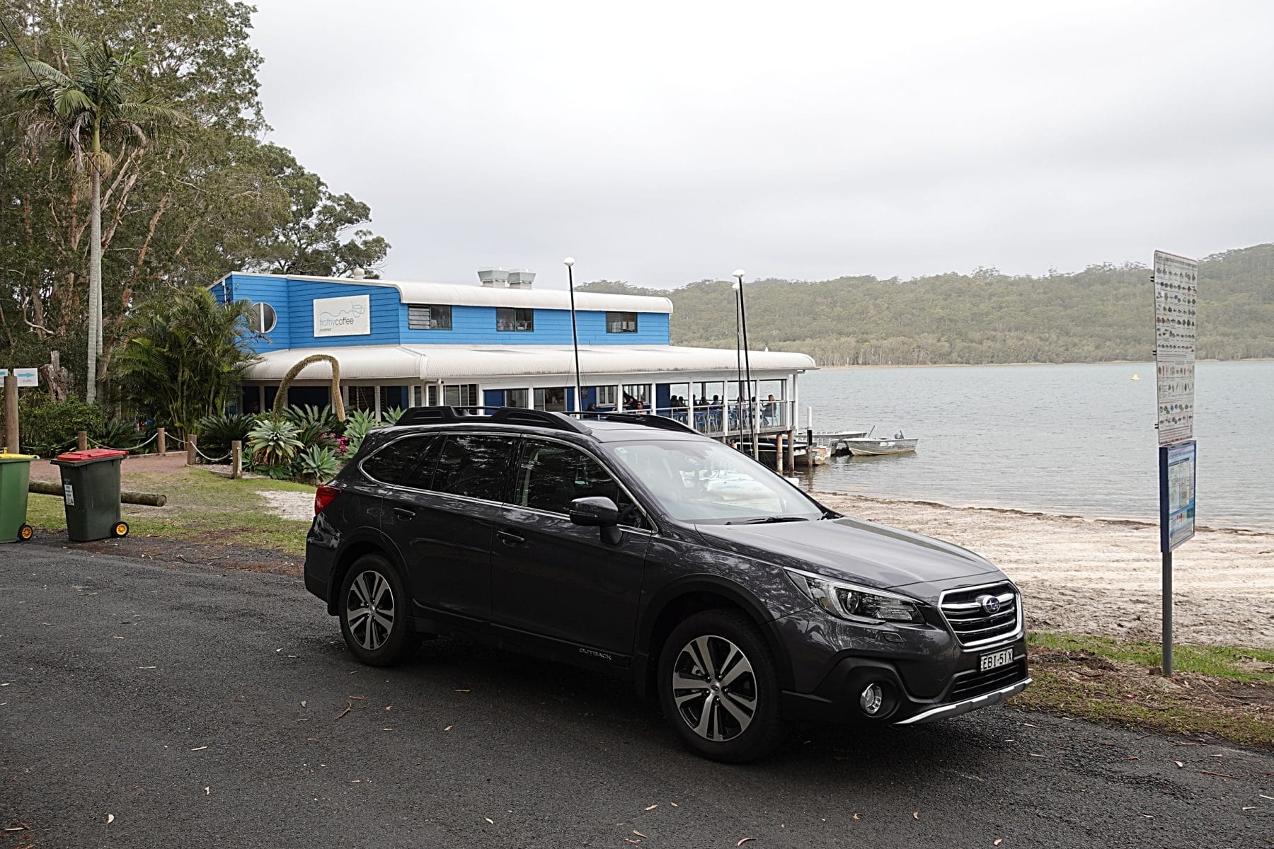 Subaru Outback 25i Premium 6 front