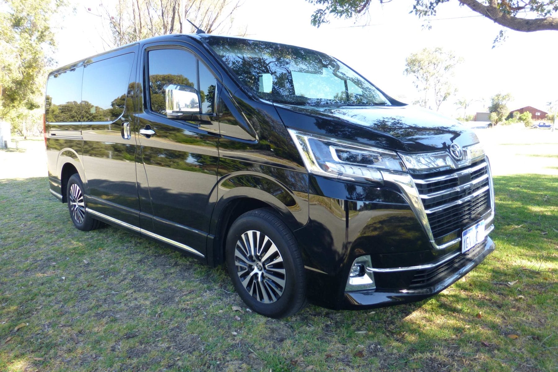 2019 Toyota Granvia VX 5 exterior