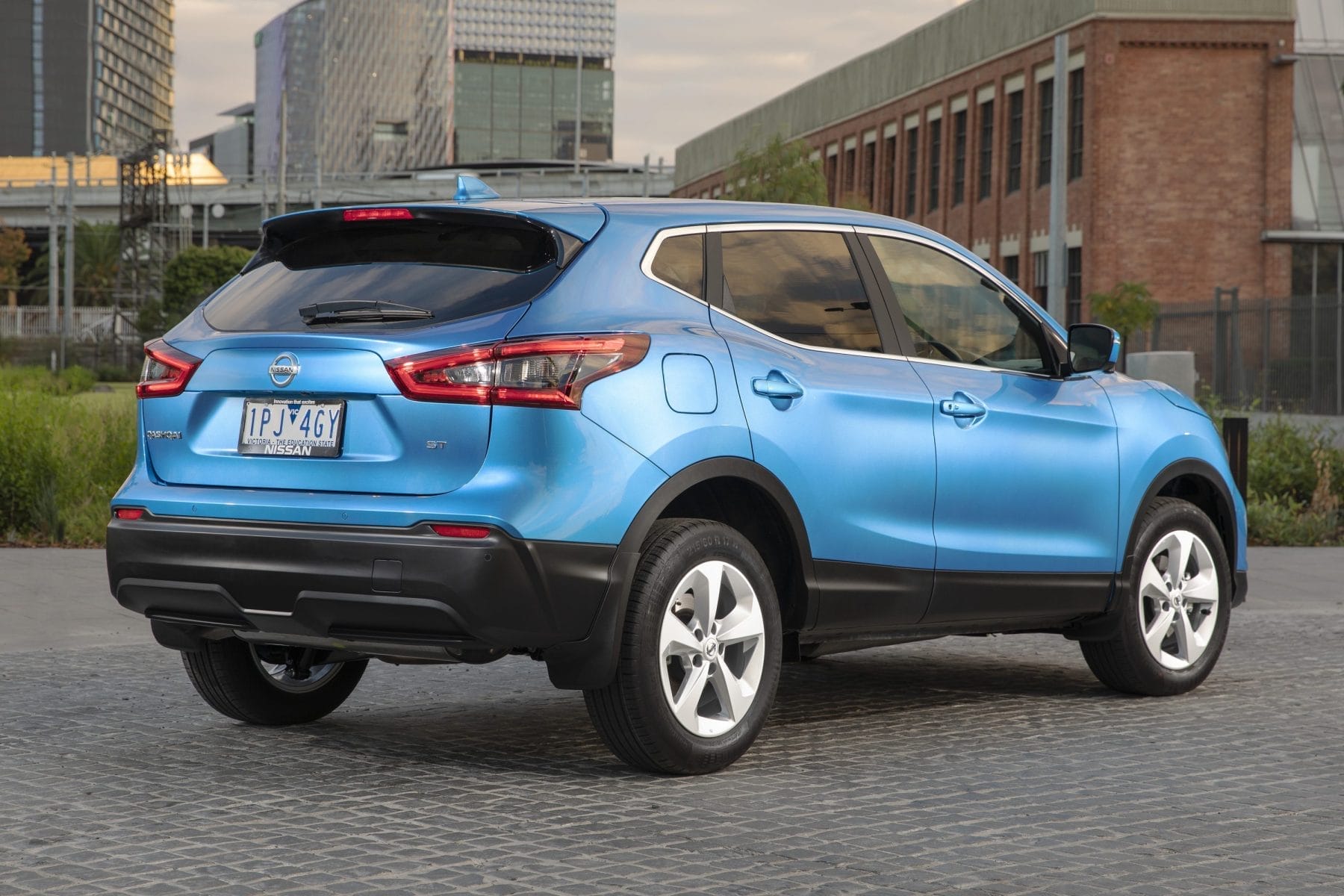 2020 Nissan QASHQAI ST Plus 7 driving